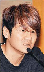 曹格面容憔悴