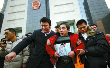南京6·30醉驾案遇难者康伟东父亲
