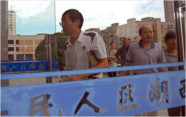 “5•7”交通肇事案遇害人谭卓的父亲谭跃