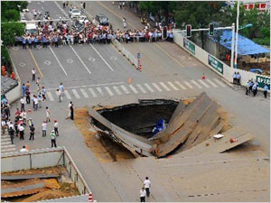 合肥市路面塌陷现场